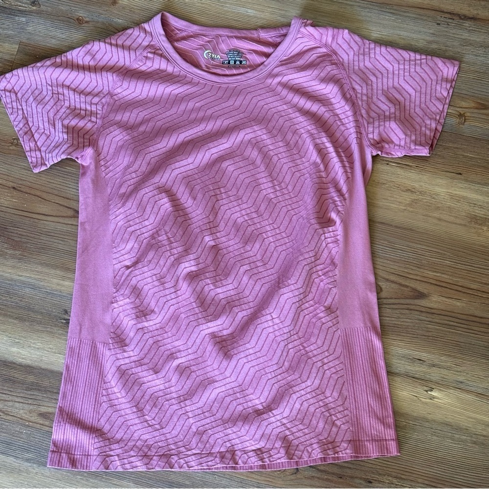 Zyia Active Fitted Women’s workout top, size L, pink